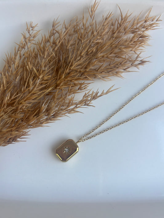 Star pendant necklace
