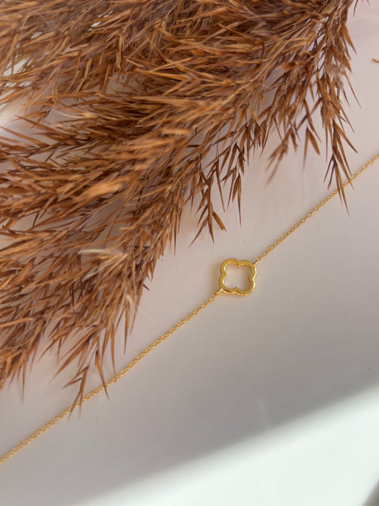Dainty Clover bracelet